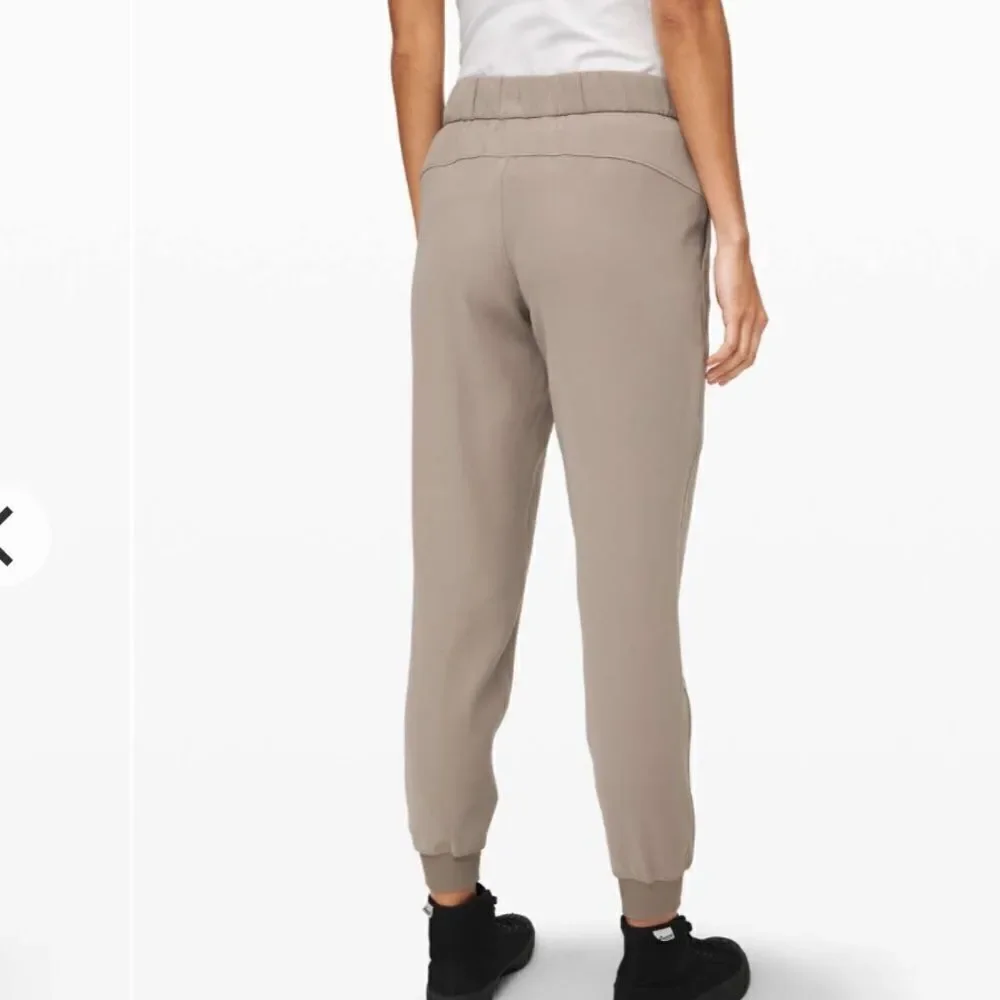 Lululemon On The Fly Jogger Carbon Dust